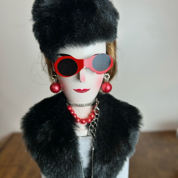 Whimsical Shoe Lover Nutcracker Figurine Red Skirt Black Fur Shoe Display - Picture 9 of 16